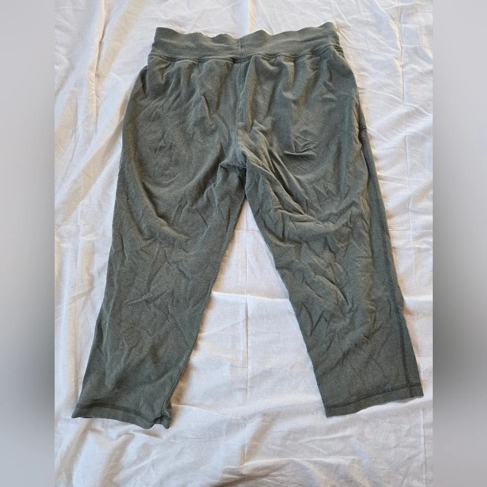 Athletic Works army green drawstring lounge Capri M (8-10) - Picture 6 of 6